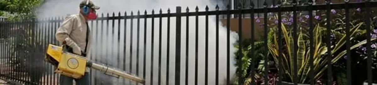 Mosquito control technician fogging a yard perimeter for mosquito reduction in Glendale, AZ